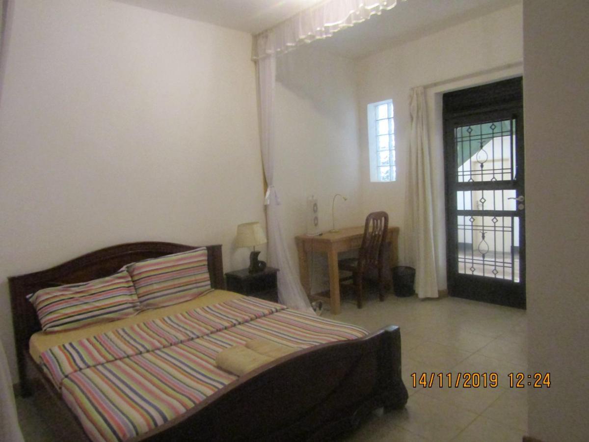 Hospitality Connect Bed and Breakfast Kampala Exteriör bild