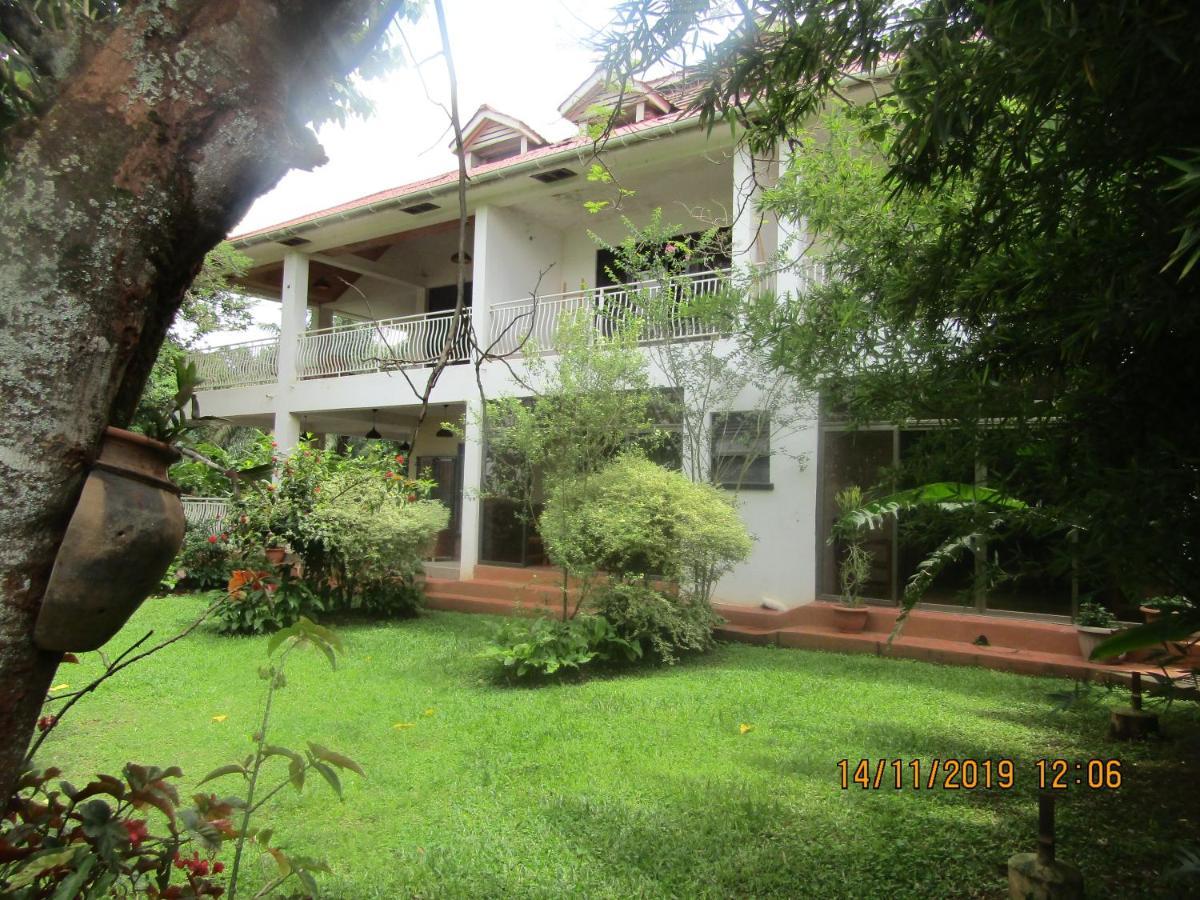 Hospitality Connect Bed and Breakfast Kampala Exteriör bild